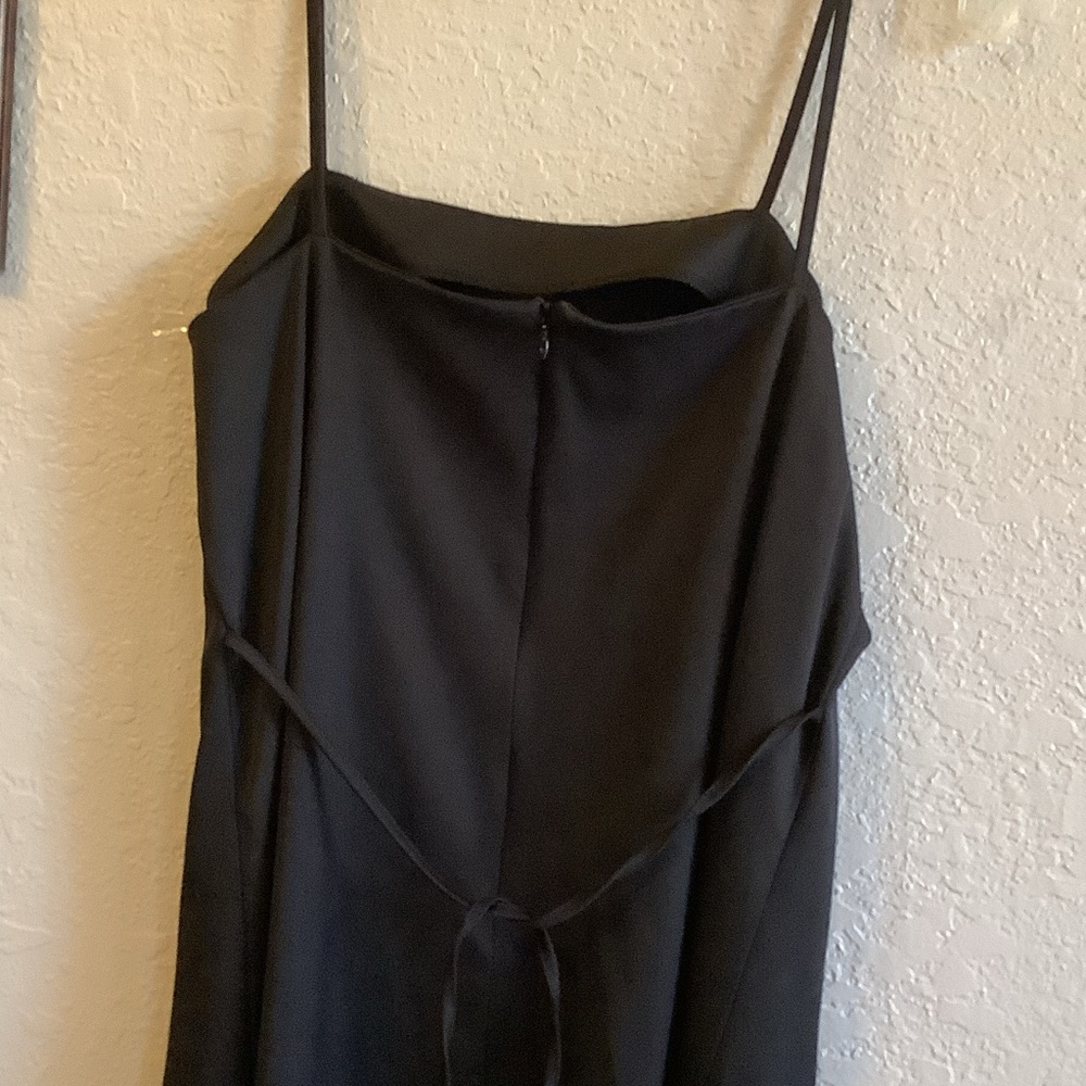 Elegant Black Backless Dress - Picture 3 of 5